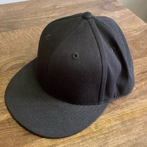 210 Fitted 7 1/4“ x 7 5/8” Black Hat